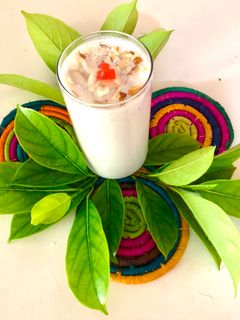 सिताफळ मिल्क शेक (sitafal milkshake recipe in marathi) रेसिपी चे मुख्य फोटो 