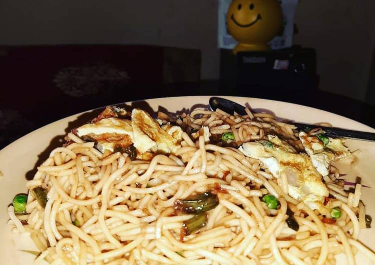 Egg veg hakka chowmein