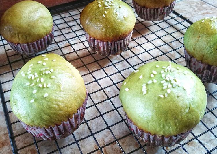 Eggless Pandan Cup Bread