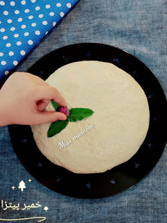 عکسی از دستور خمیر پیتزا با بافت عالی