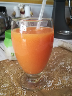 Una foto de Batido Multisabor (piña, lechoza, celery y limón)