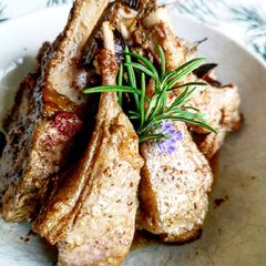 A picture of Super lamb racks.