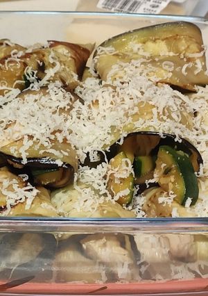 Una foto de "Canelones" de berenjena rellenos de pollo y calabacín