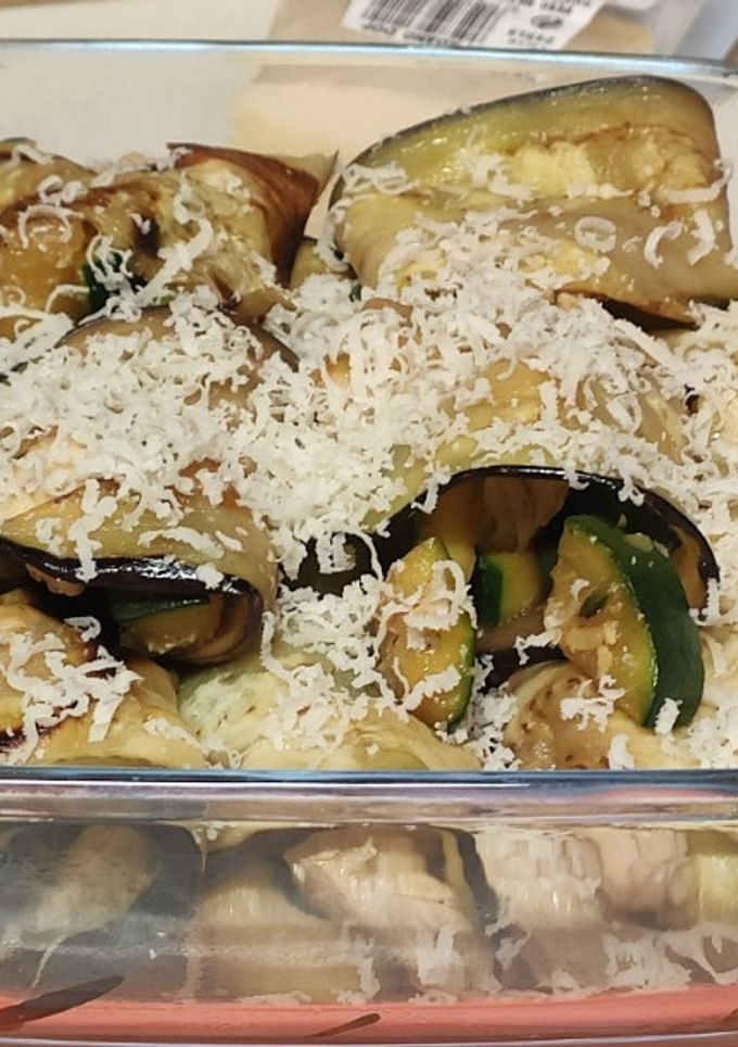 Una foto de "Canelones" de berenjena rellenos de pollo y calabacín