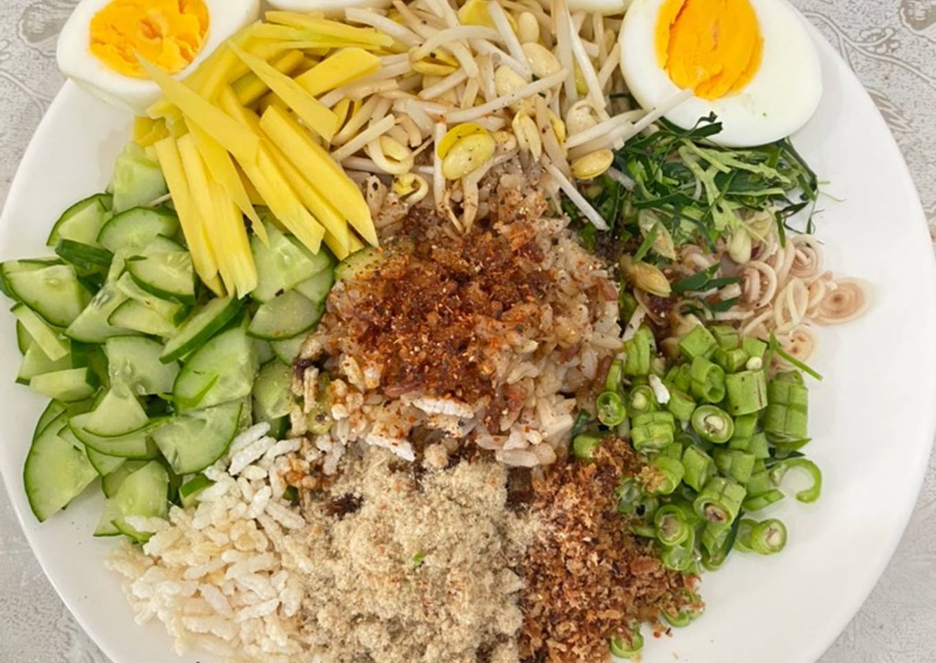 Southern Thai rice salad(Khao Yum)