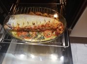 Una foto de merluza rellena al horno