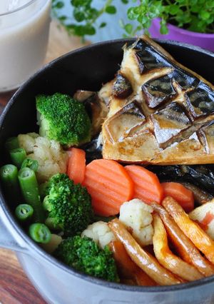 醃漬鯖魚蓋飯 的食譜成品照片