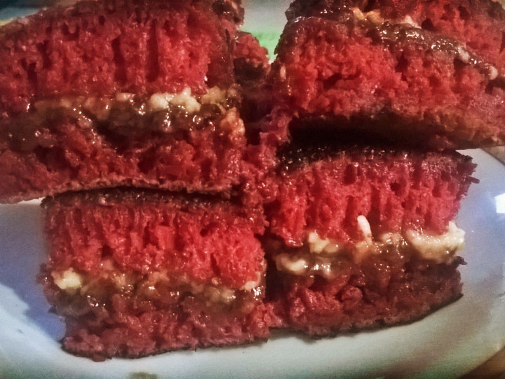 Ini dia! Bagaimana cara buat Martabak redvelvet manis . mudah. enak. irit. eggless 😊 yang spesial