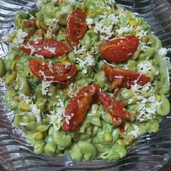 A picture of Pasta macaroni with cheese and spinach.