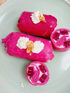 Foto resep Buah Naga Crepe Roll Cake