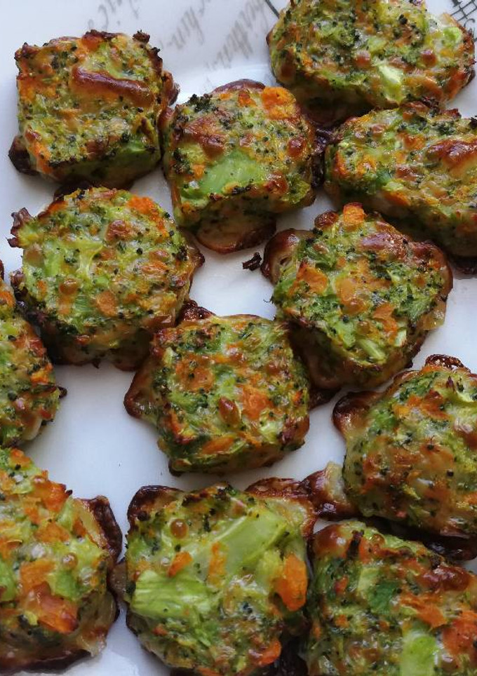 Una foto de Mini hamburguesas de brócoli y zanahoria