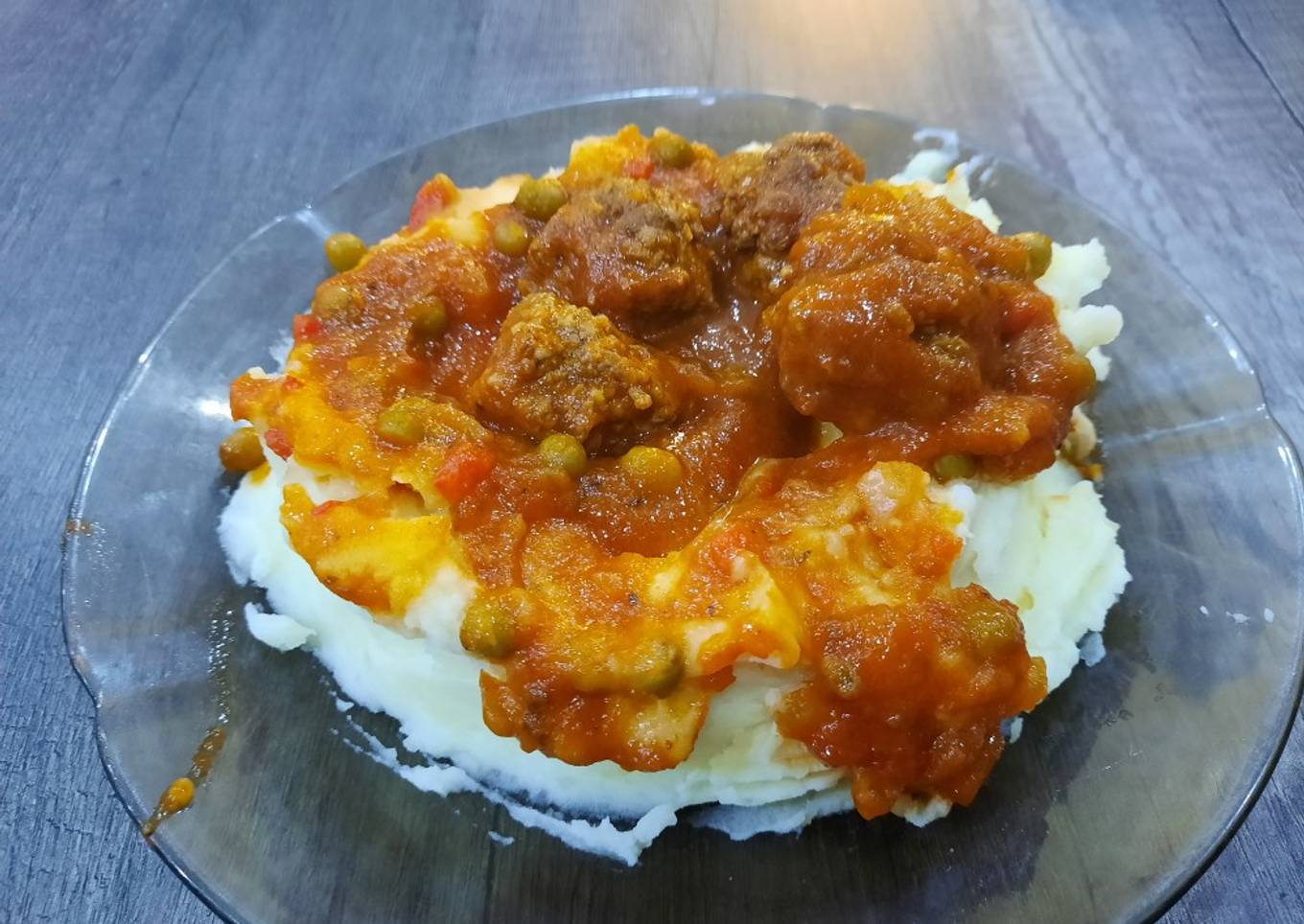 Estofado de albóndigas con puré