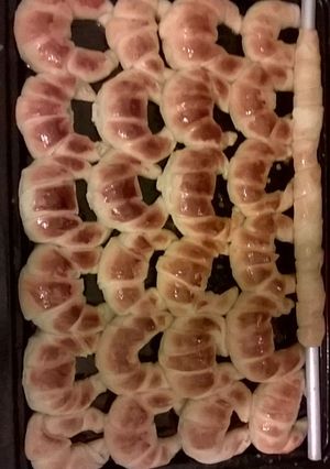 Una foto de Medialunas rellenas de dulce de leche