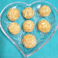 A picture of Til Ke Ladoo.