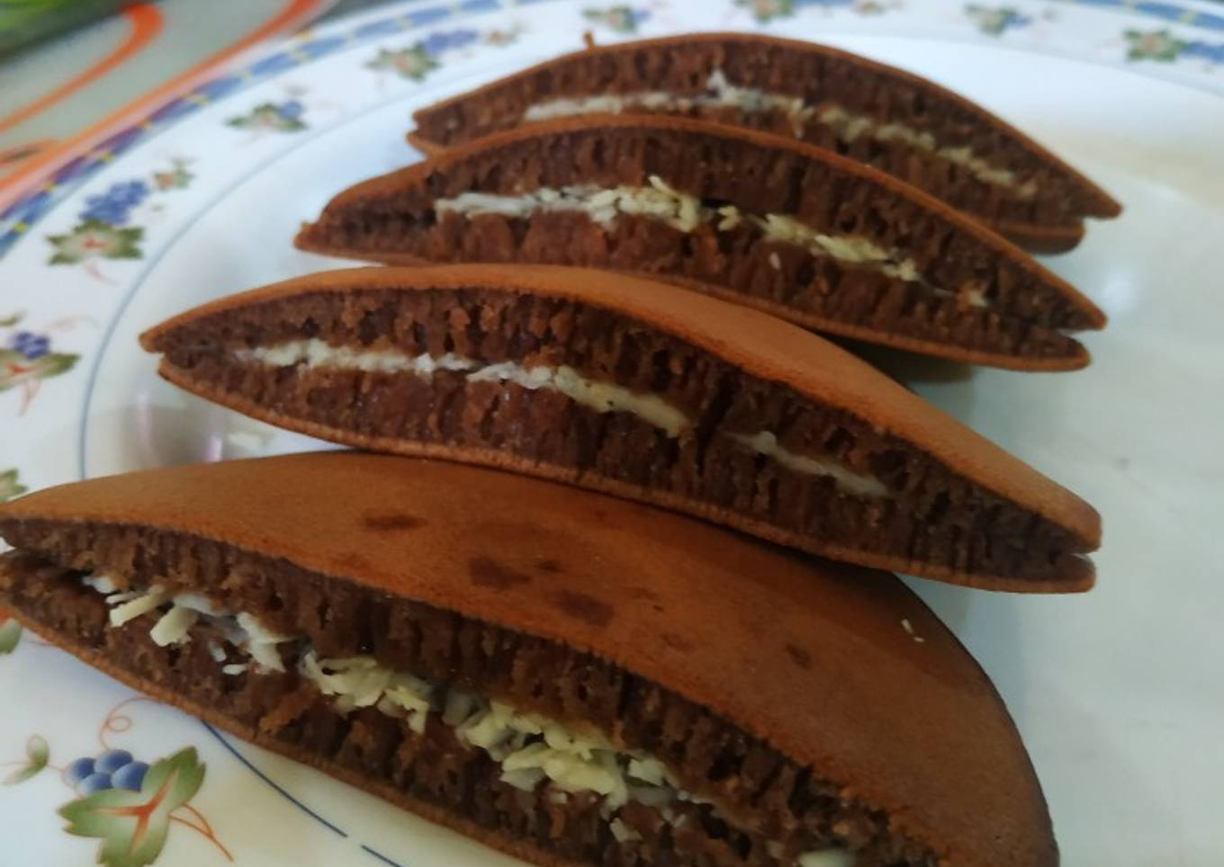 Pancake coklat isi keju