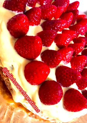 Foto principal de Pastel de cumpleaños 🎂 bizcocho de naranja 🍊 con crema pastelera y fresas🍓