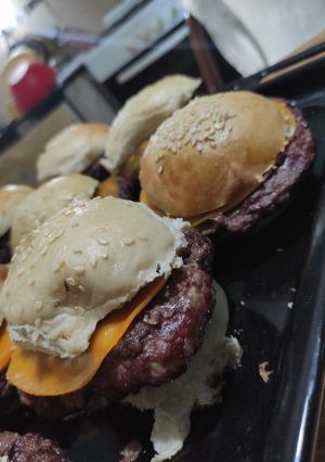 Una foto de Hamburguesa a la parrilla