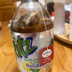 A picture of Tea & Seltzer.