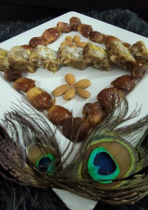 खजूर ड्राईफ्रूट बर्फी (khajur dry fruits barfi recipe in Hindi) रेसिपी मुख्य फोटो