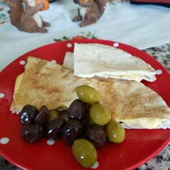 A picture of Bread with cheese 🥖🧀.