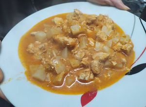 Una foto de Guisito especiado de pollo y nabos