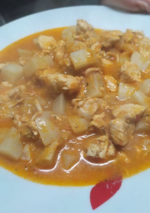 Una foto de Guisito especiado de pollo y nabos