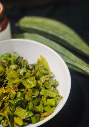 તૂરિયા ની છાલ નો સંભારો (Turiya Ni Chhal No Sambharo Recipe In Gujarati) રેસીપી મુખ્ય ફોટો