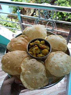 লুচি(luchi recipe in Bengali) রেসিপির প্রধান ছবি