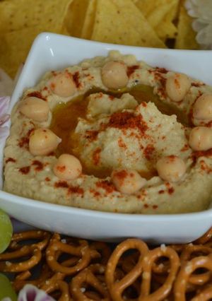 A picture of Hummus.