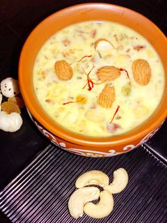 मखाने की खीर (Mkhane ki kheer recipe in Hindi) रेसिपी मुख्य फोटो