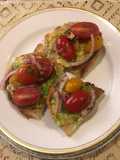 Tostas de aguacate con jitomate