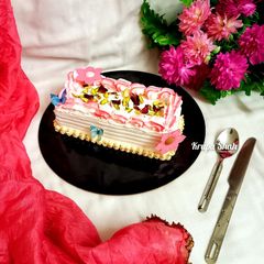 A picture of Velvety Pistachio dulce atta cake.