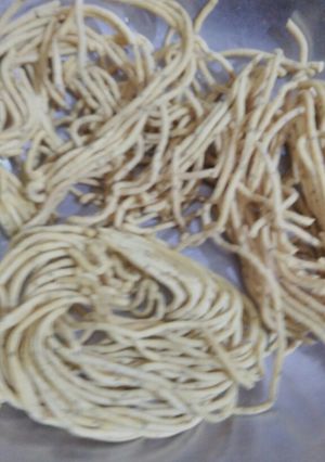 ગાંઠીયા ભાવનગરી (Ganthiya Bhavnagari Recipe In Gujarati) રેસીપી મુખ્ય ફોટો