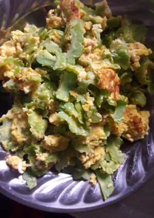 Hình của món Khổ qua xào trứng.