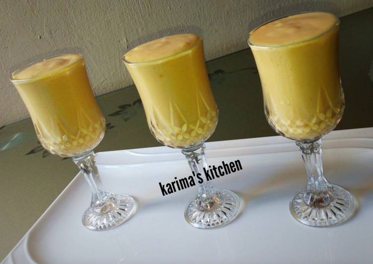 Creamy mango smoothie