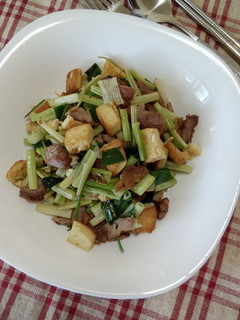 超下飯〔芹菜豆腐炒肉絲〕 的食譜成品照片