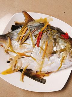 Hình của món Cá chim hấp cuốn bánh tráng.