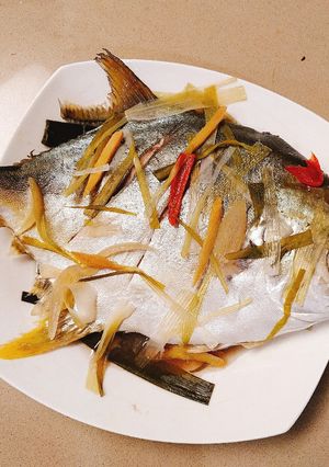 Hình của món Cá chim hấp cuốn bánh tráng.