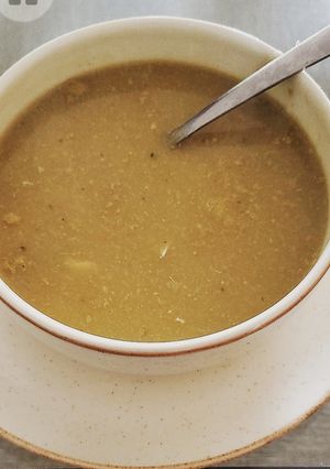 Una foto de Sopita de plátano con pollo 😋