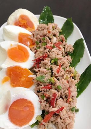 รูปของ ลาบทูน่าข้างไข่เค็ม