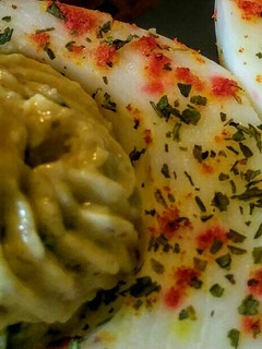 Una foto de HUEVOS Rellenos al Pesto...!