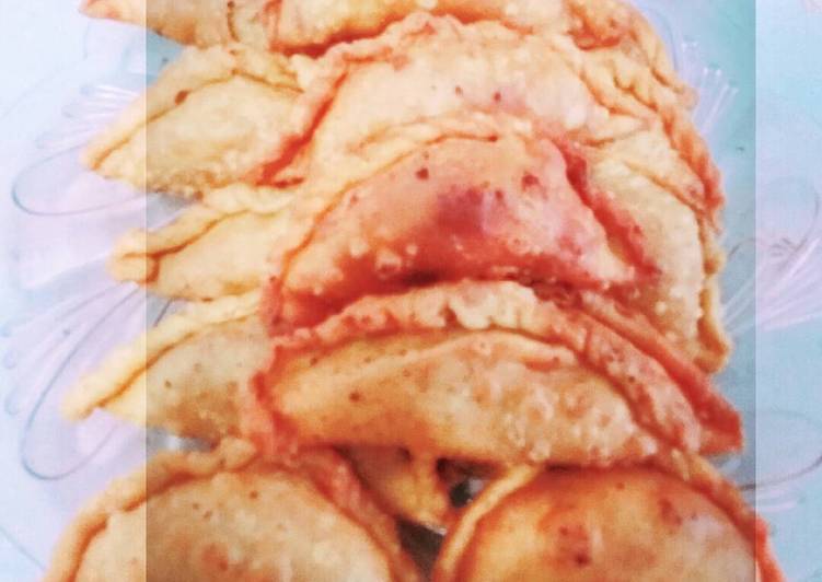 Pastel isi abon ayam