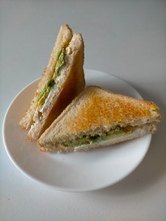 Una foto de Sándwich vegetariano: anacardos y aguacate