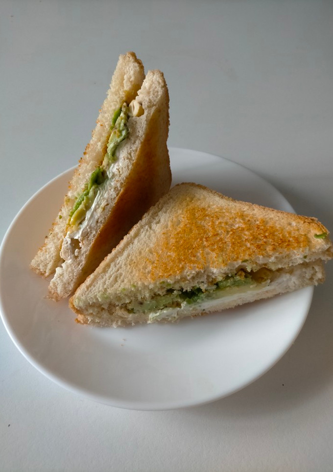 Una foto de Sándwich vegetariano: anacardos y aguacate