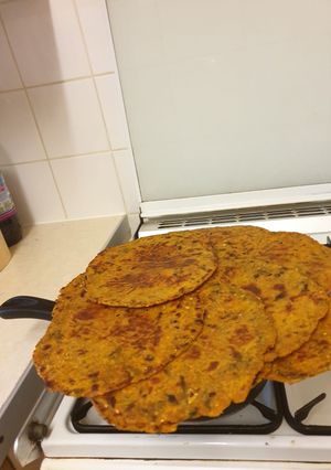 પાલક મલ્ટીગ્રેન લોટ ના થેપલા (Palak Multigrain Flour Recipe In Gujarati) રેસીપી મુખ્ય ફોટો