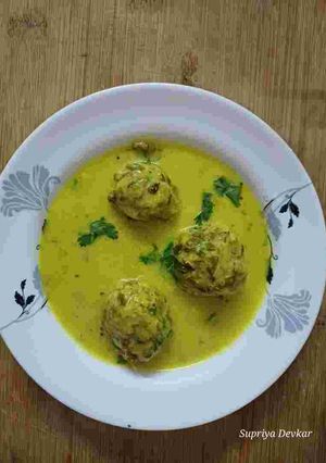 A picture of Methi kadigole.
