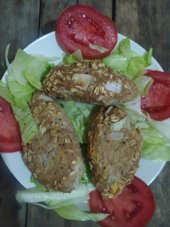 Una foto de Croquetas de atún, papá y avena