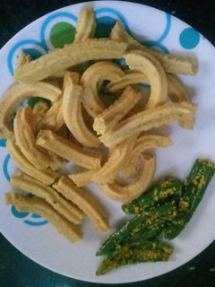તીખા ગાંઠિયા (Tikha Gathiya Recipe in Gujarati) રેસીપી મુખ્ય ફોટો