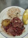 Frijol rojo con garra de cerdo