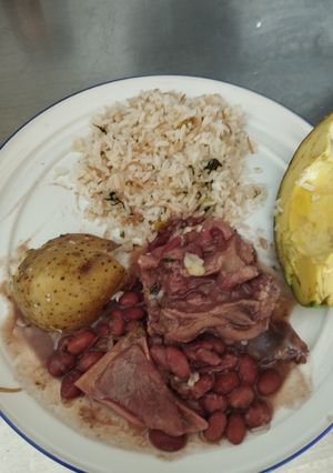 Una foto de Frijol rojo con garra de cerdo